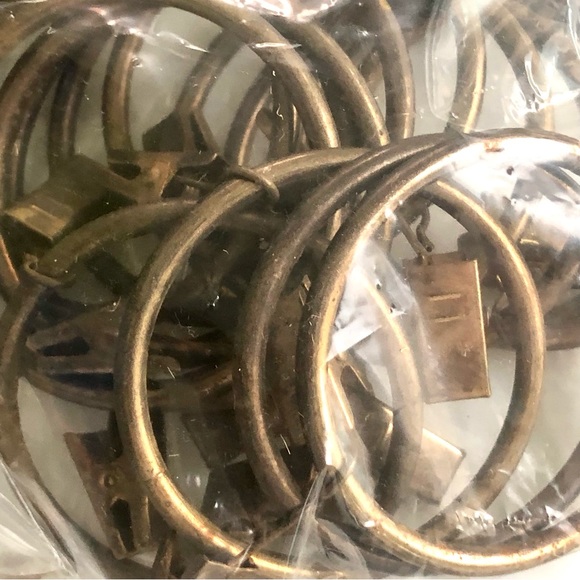 Lot 45) Drapery Curtain Rod Rings + Clips - Picture 3 of 6